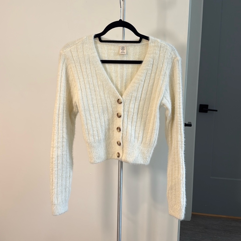 🤍 UO Ivory Cardigan 🤍 Super Soft Fuzzy Sz XS | Urban Outfitters EUC